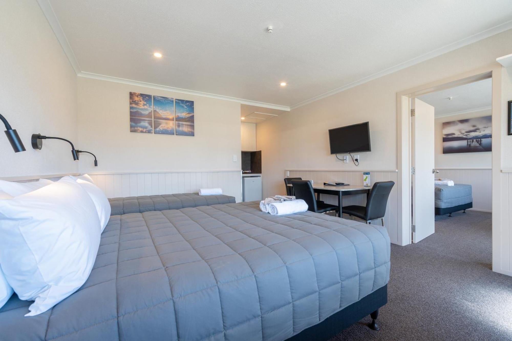 Te Anau Top 10 Holiday Park And Motels Exterior photo