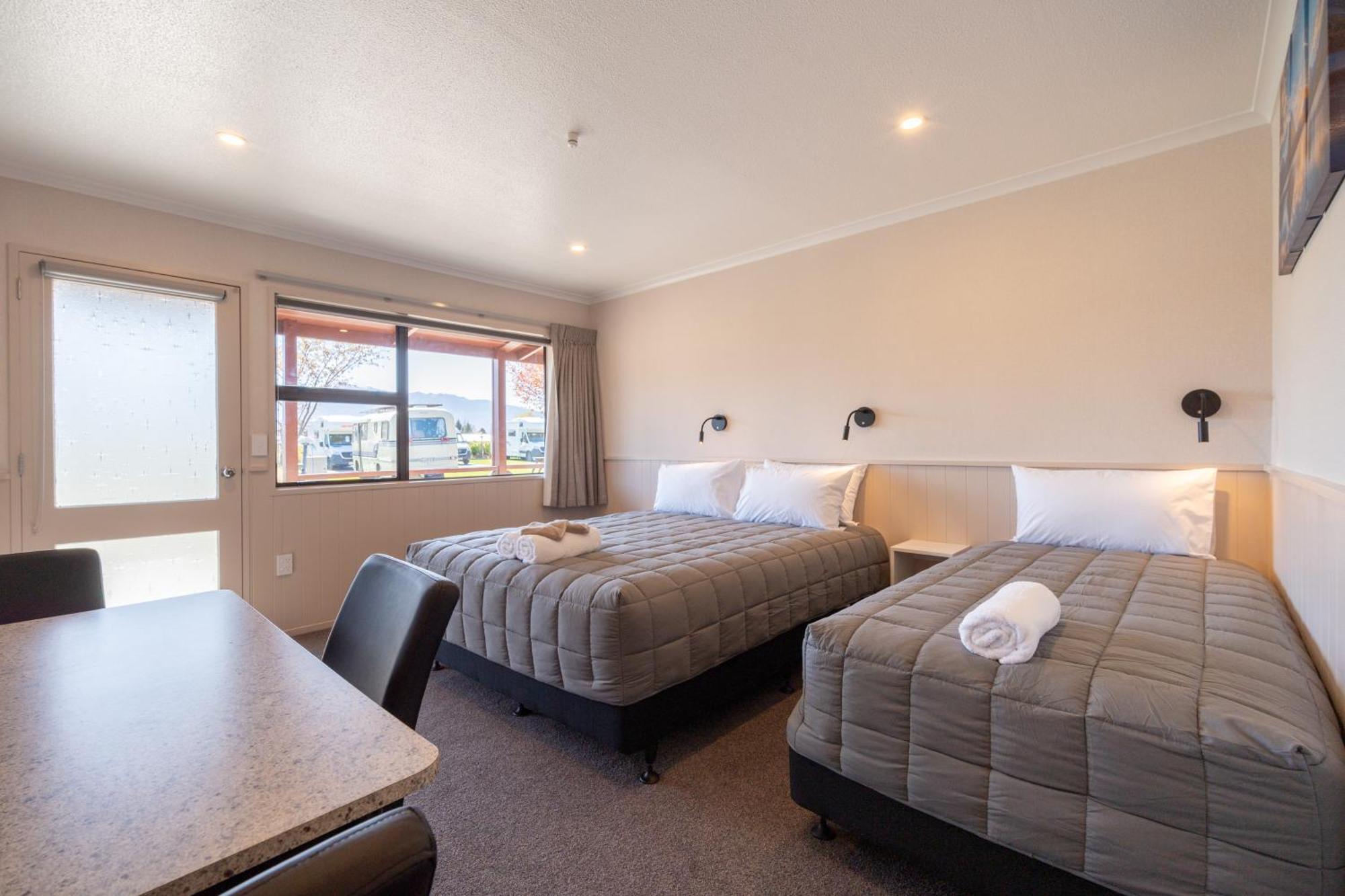Te Anau Top 10 Holiday Park And Motels Exterior photo