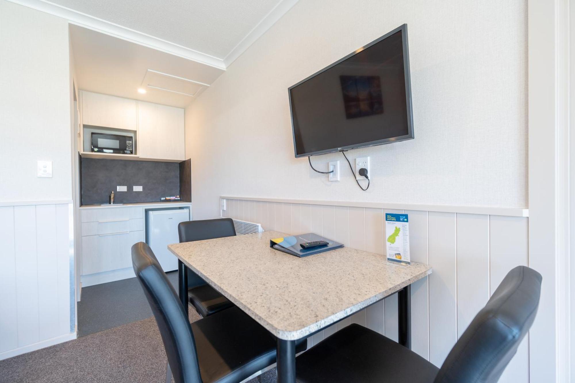 Te Anau Top 10 Holiday Park And Motels Exterior photo