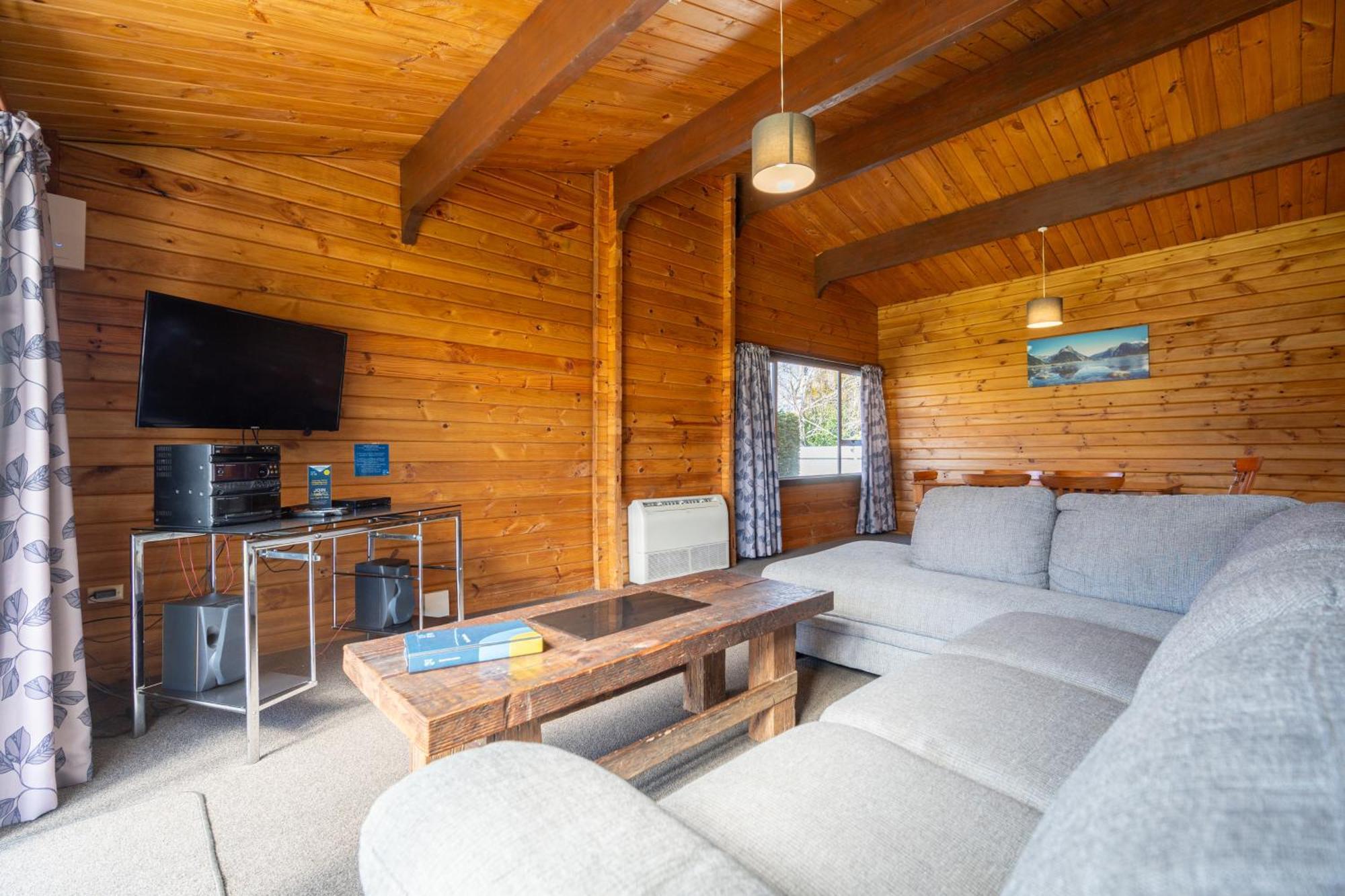 Te Anau Top 10 Holiday Park And Motels Exterior photo